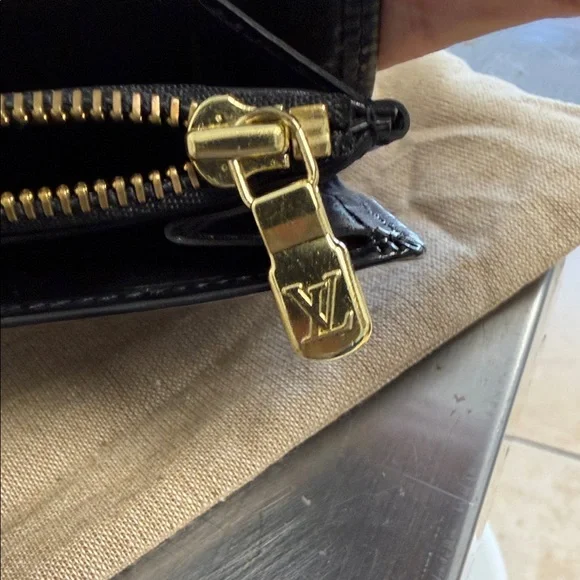 Louis Vuitton Ebony Textured Clutch - Picture 7 of 7